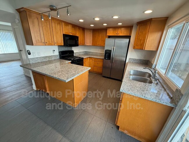 Building Photo - 11086 El Amarillo Ave