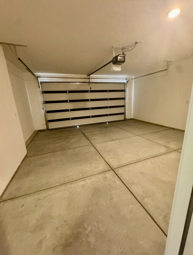 Building Photo - 5709 S Weehawken Ln