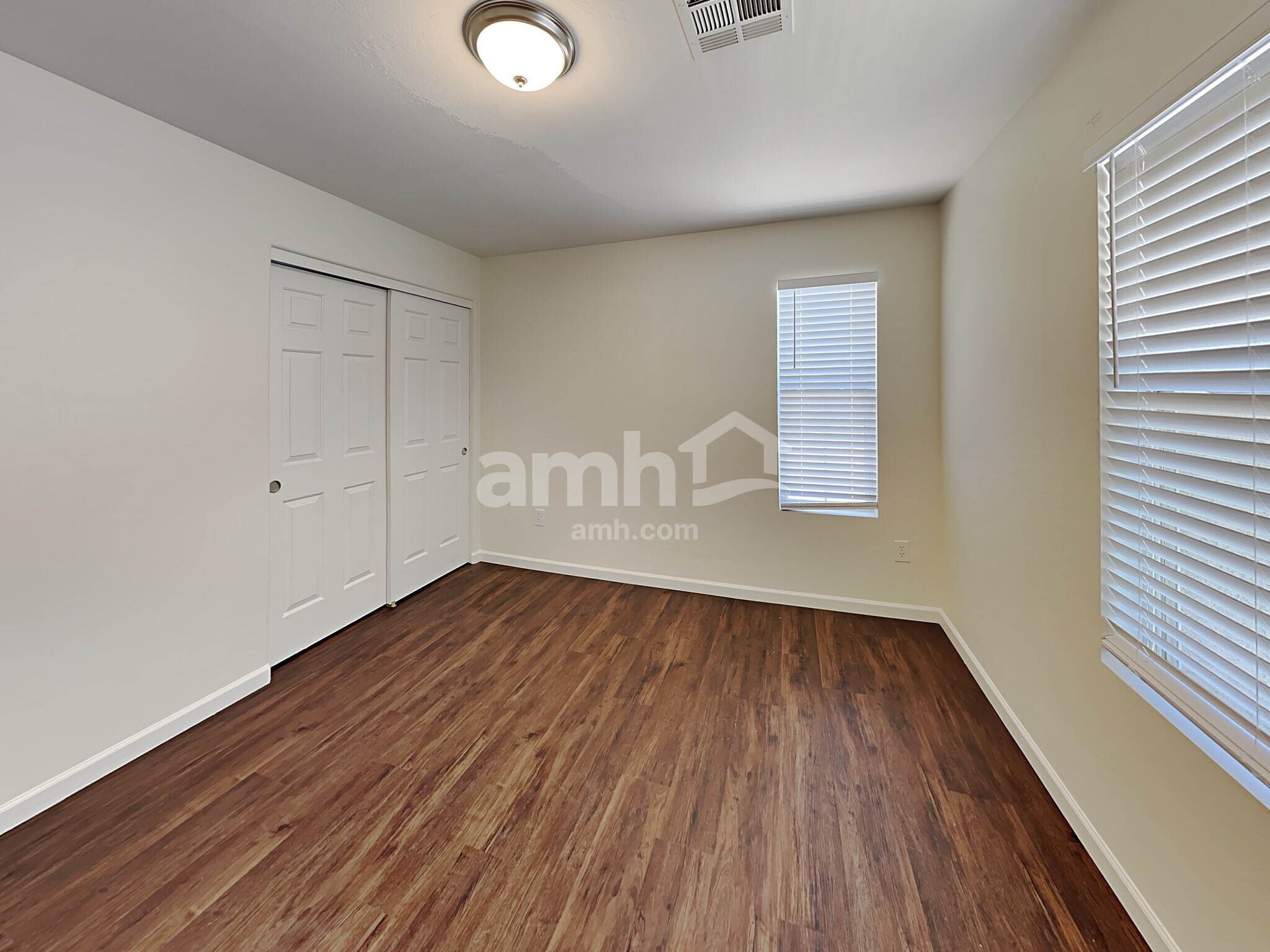 Building Photo - 8745 E Lindner Ave