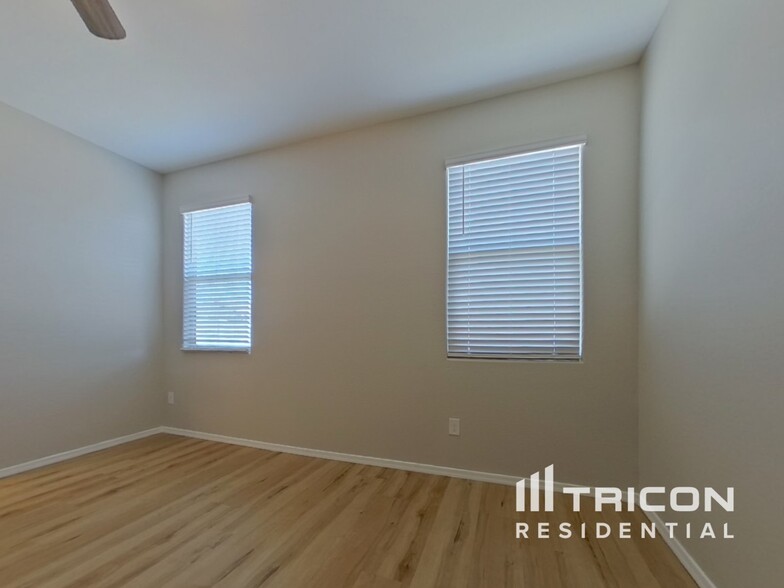 Building Photo - 31062 W Mulberry Dr