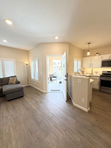 Building Photo - 251 S Green Valley Pky