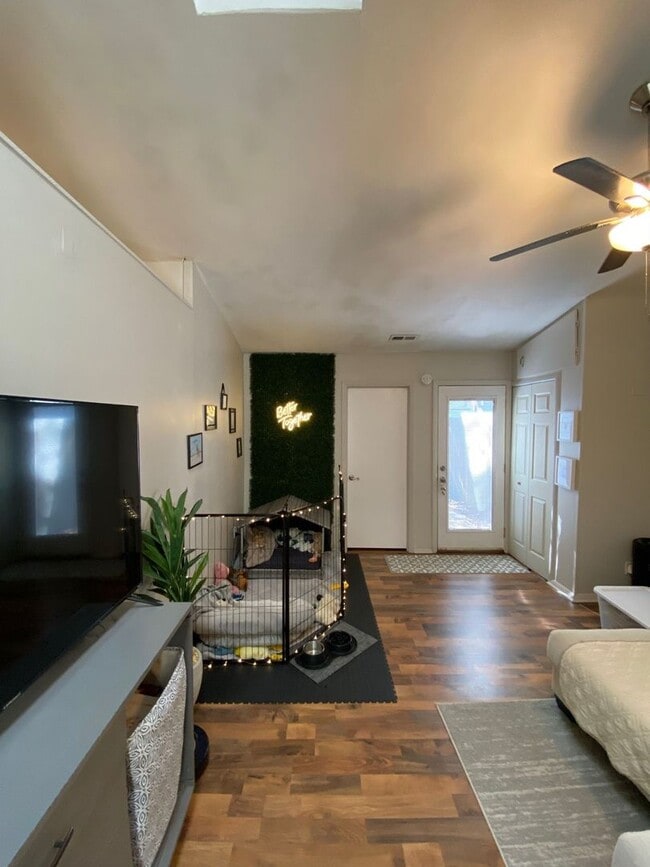 Building Photo - Spacious 3-Bedroom Townhome "Ask about our...