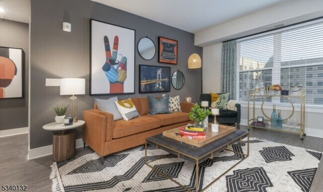 Building Photo - 100 Union St