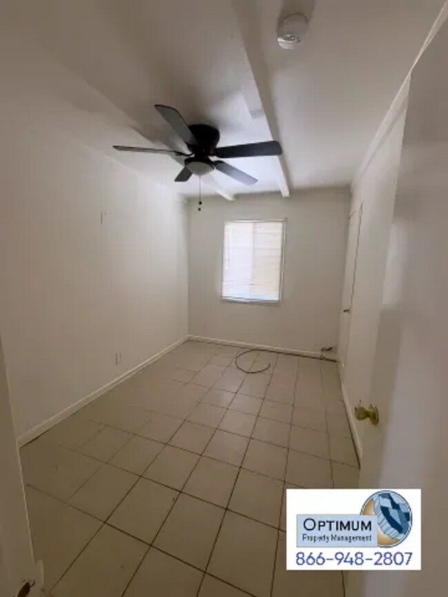 Building Photo - 3-Bedroom 1-Bathroom Home with Fireplace, Front Yard & Private Back Patio in Victorville