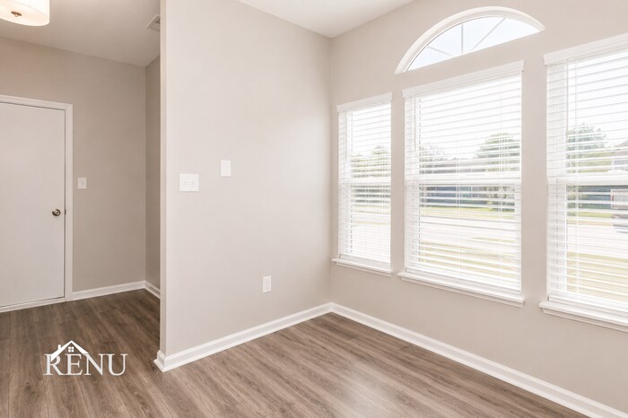 Building Photo - 2710 Lucas Dr