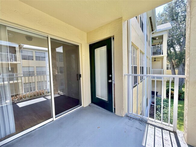 Building Photo - 6331 La Costa Dr