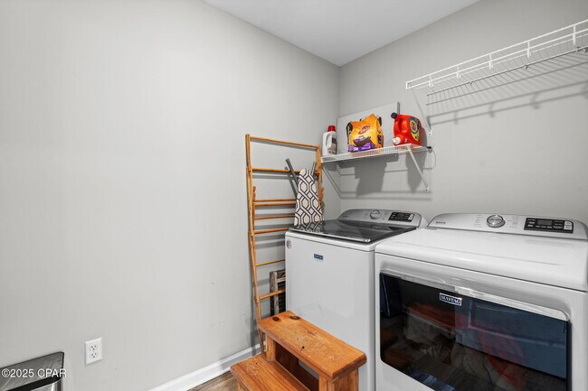 Building Photo - 406 Raven Ln