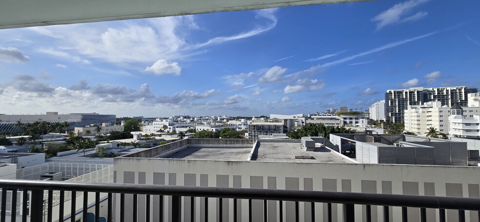 Building Photo - 1800 Collins Ave