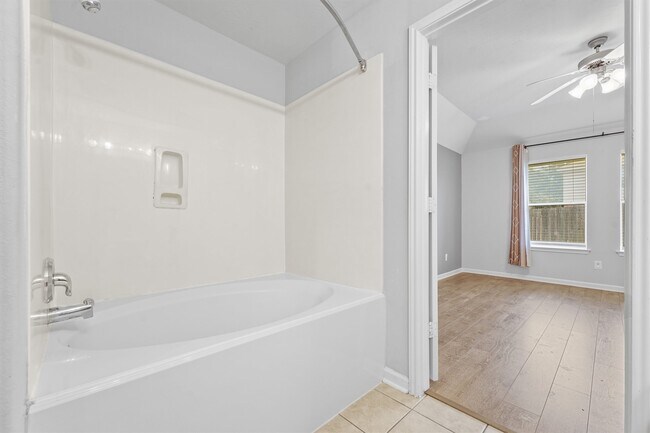 Building Photo - 2614 Royal Thistle Dr
