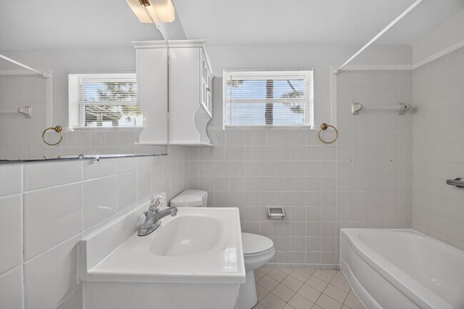 Building Photo - 87 Saratoga Cir S
