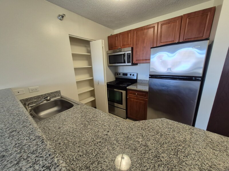 Building Photo - 5885 Forest View Rd