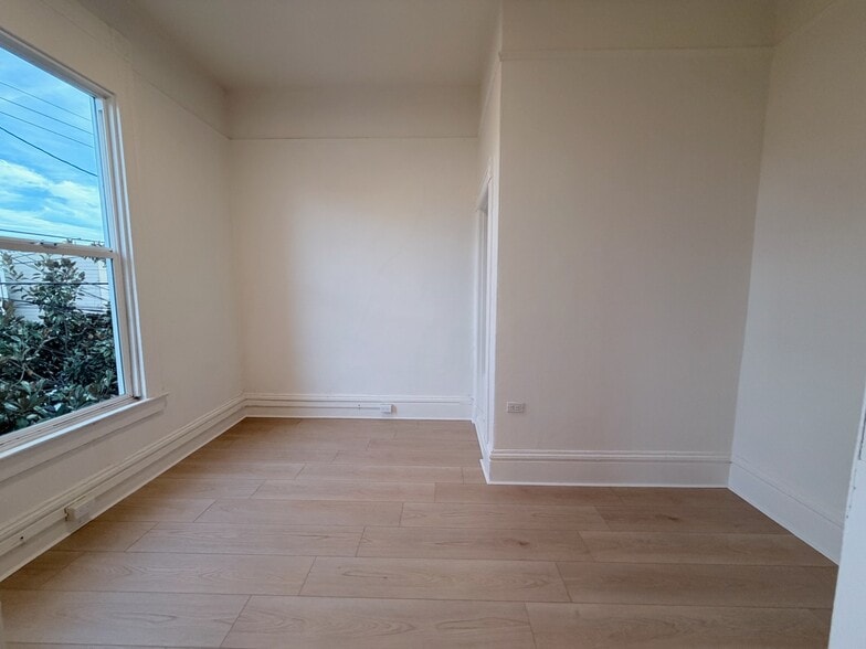 Bedroom - 1330 Alabama St