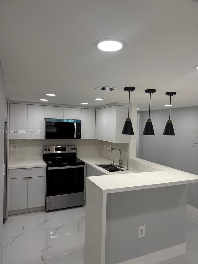 Building Photo - 9937 Nob Hill Pl