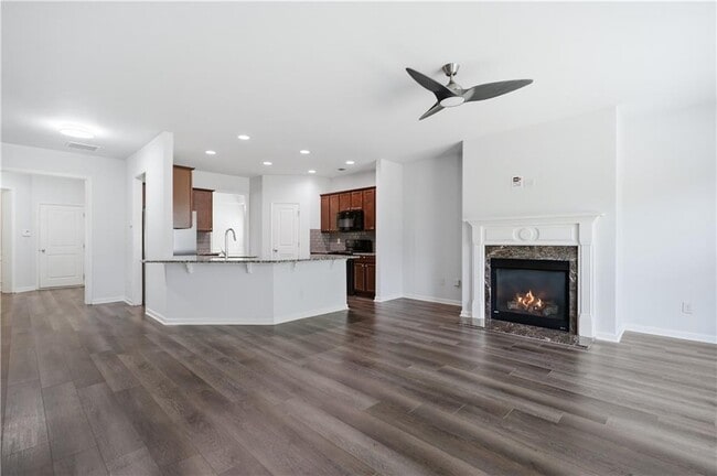 Building Photo - 4960 Ducote Trail