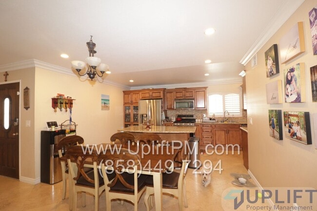 Building Photo - 4 Bed 2 Bath Home With Fenced Backyard