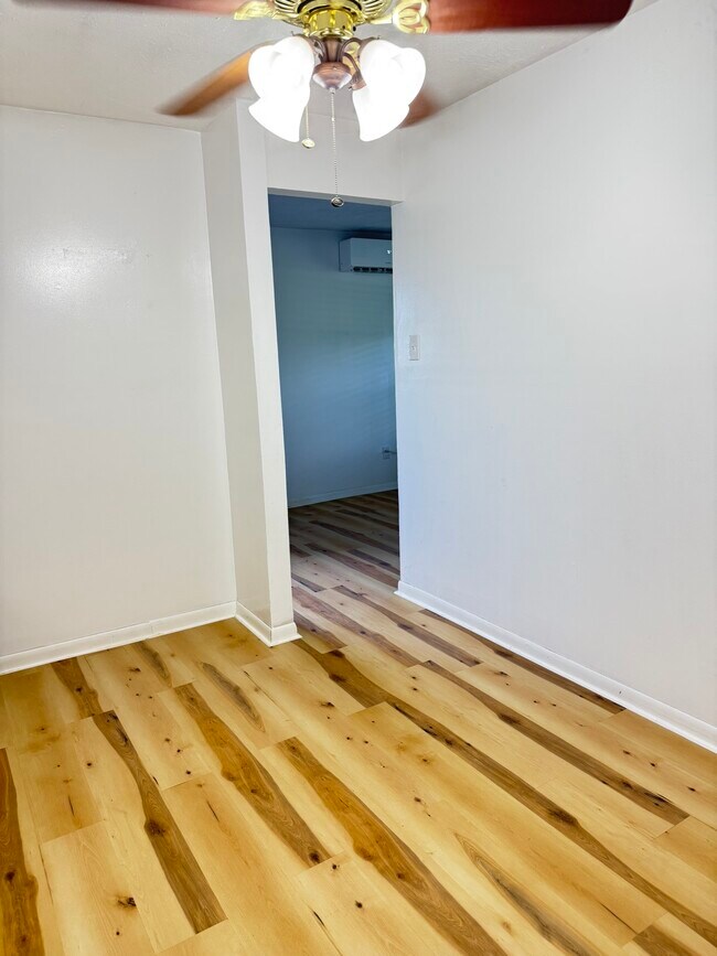 Building Photo - 11414 Sralla Rd