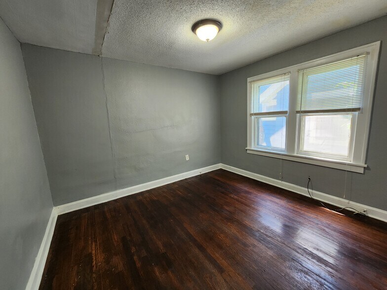 Building Photo - 5836 Euclid Ave