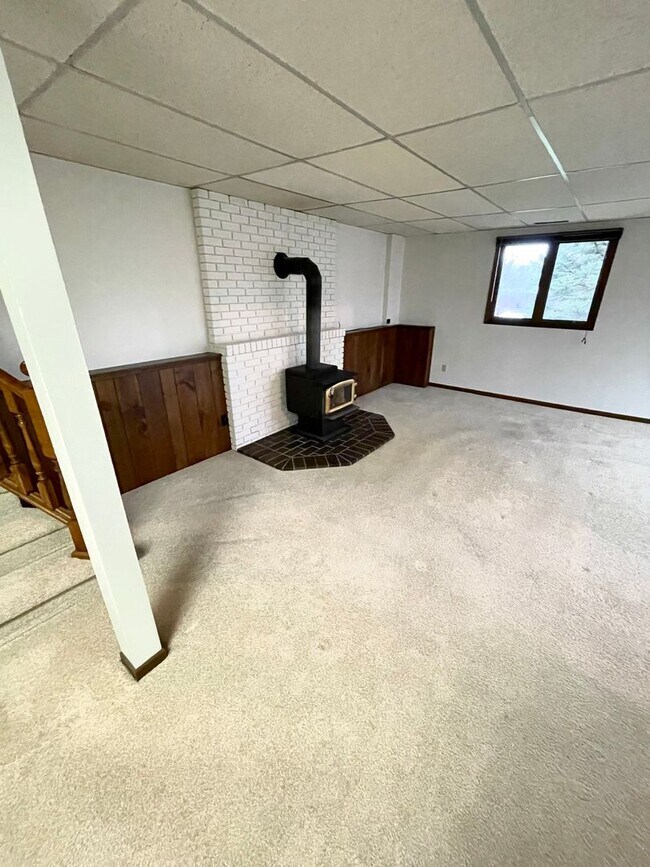 Building Photo - ~Applications Pending~ RENT SPECIAL ~ HOLIDAY MERRINESS ~ Beautiful 4 bedroom cul-de-sac home for...