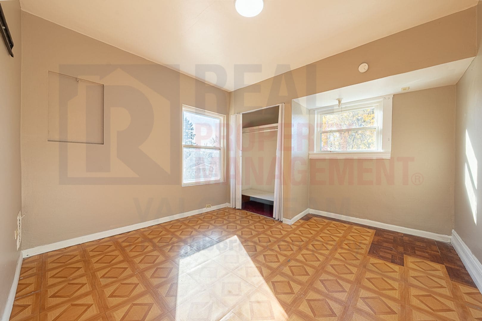 Building Photo - 4242 Mapledale Ave