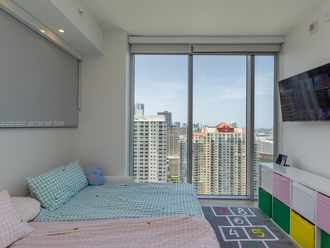 Building Photo - 1300 Brickell Bay Dr