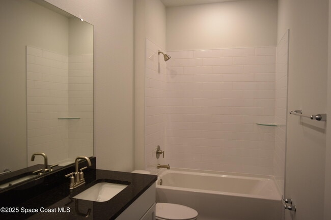 Building Photo - 3143 Fullerton Ave