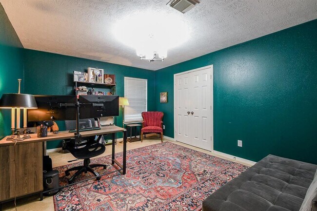 Building Photo - 6711 Seminole Lodge Ln