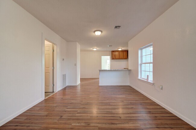 Building Photo - Cute 2BD/1BTH Home in the Heart of OKC Near OU Medical Center