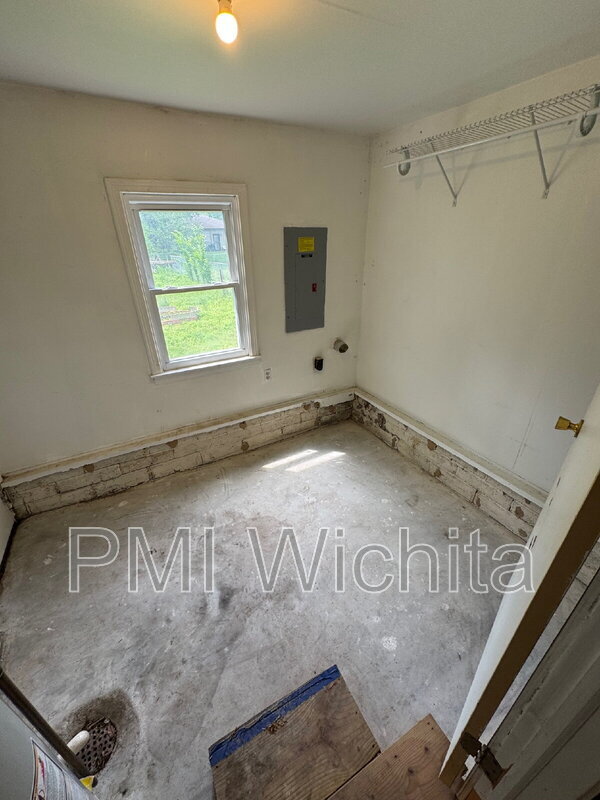 Building Photo - 707 N Spruce St