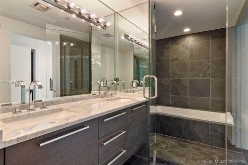 Building Photo - 900 Biscayne Blvd