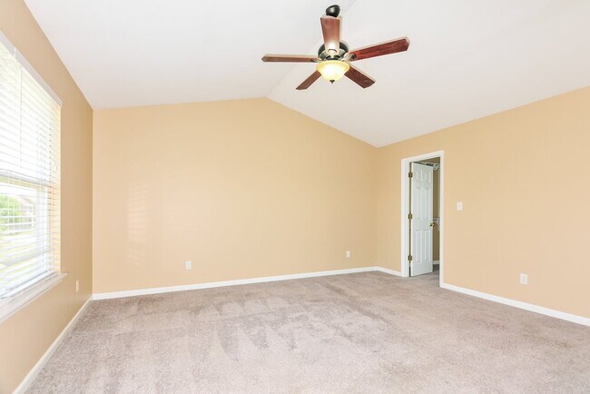 Building Photo - 245 Spring Borough Dr