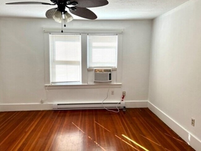 Building Photo - 24 Somerset St