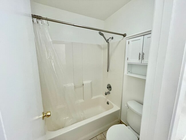 Building Photo - Spacious 3BR/2BA Potrero Hill Townhouse Ho...