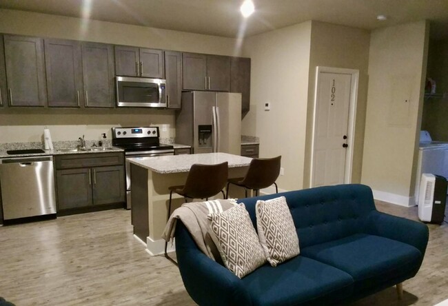 Building Photo - Student Housing  1BD 1BA with common area ...