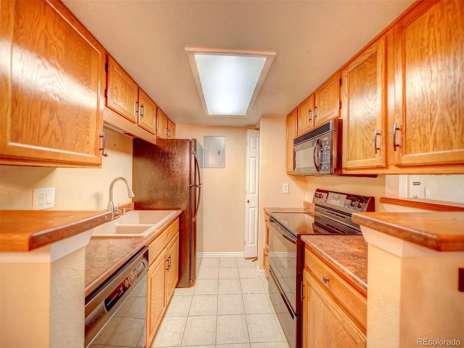 Building Photo - 922 S Walden St