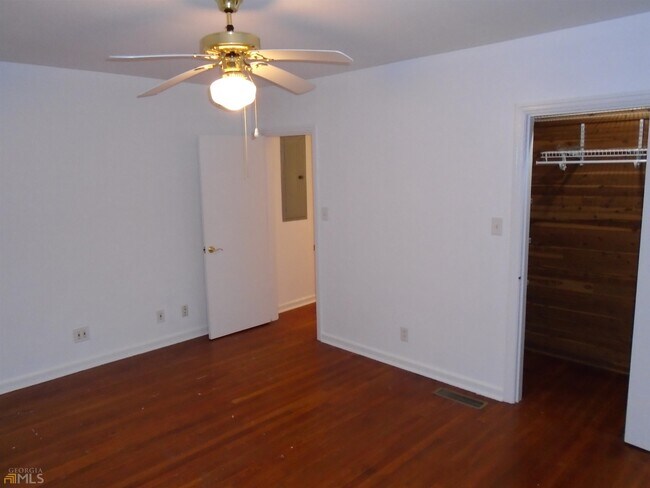 Building Photo - 1365 Scott Blvd