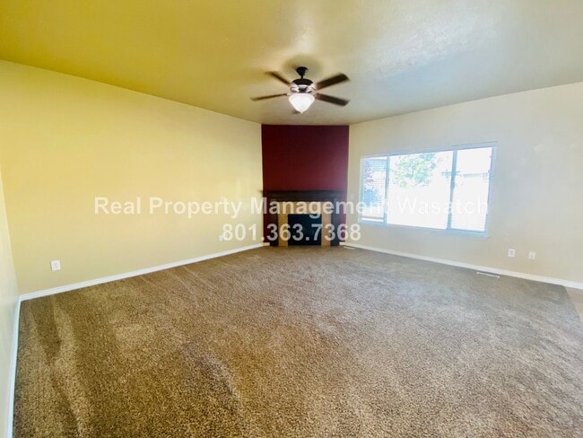 Building Photo - 5 Bedroom 3 Bathroom Riverton Home!