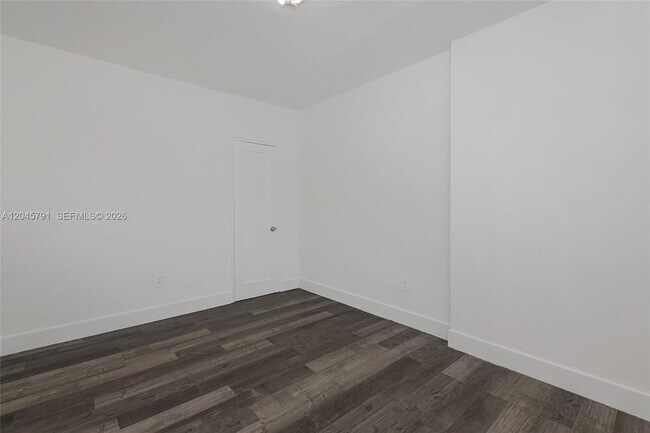 Building Photo - 8340 Crespi Blvd