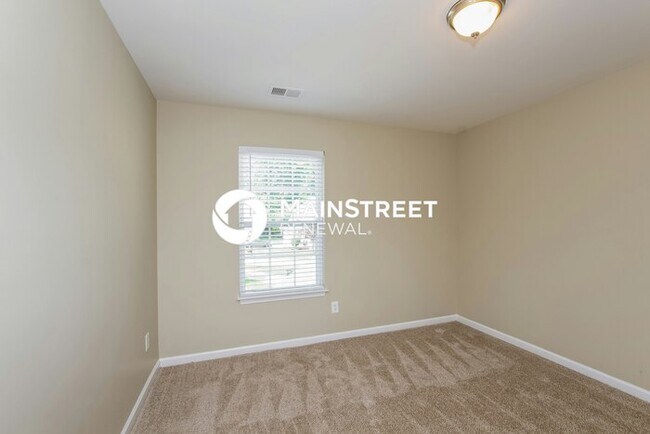 Building Photo - 4 Bedroom Pet-Friendly Home in Charlotte, NC with Main Street Renewal