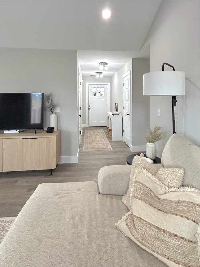Building Photo - 256 Brook Cv