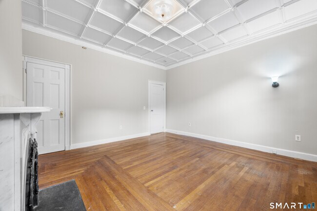 Building Photo - 161 Broadway