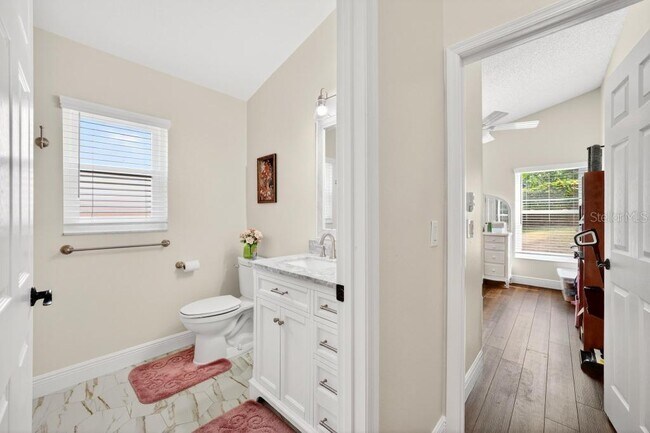 Building Photo - 5477 Glen Oak Pl