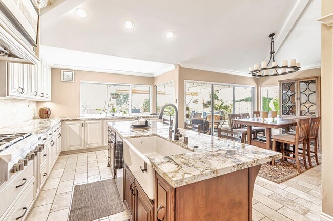 Building Photo - 27525 Paseo Toluca