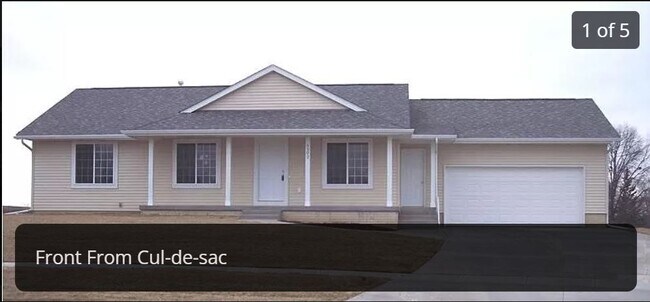 5 Bedroom Cul-de-sac Front Vies (shade tree missing) - 6502 Tennessee Ct SW