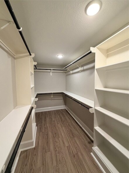 Building Photo - 2005 Pasadena Blvd