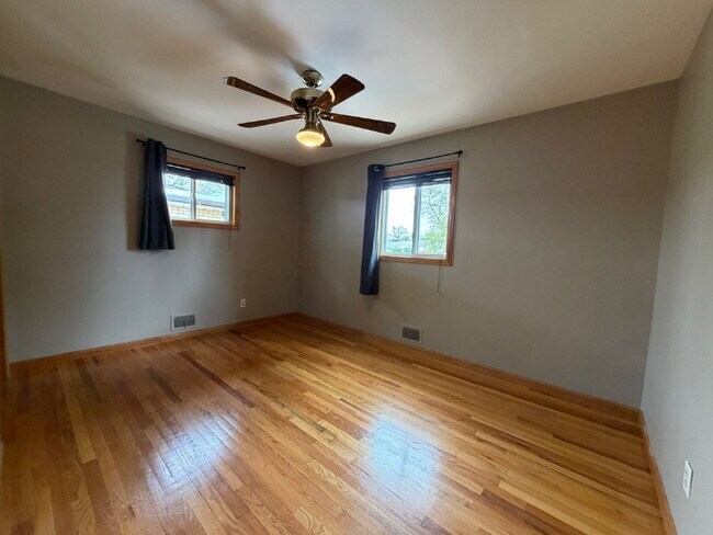 Building Photo - ~Availalbe Now~ Beautiful Four Bedroom House in Denver!