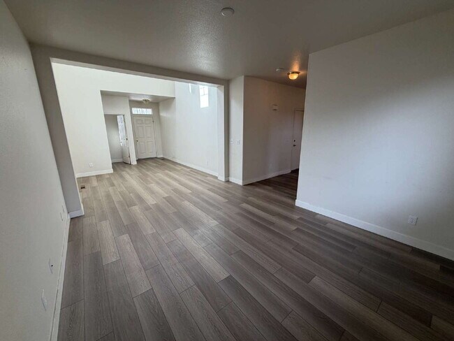 Building Photo - 3 Bedroom 2.5 Bathroom Home in Northwest Reno!