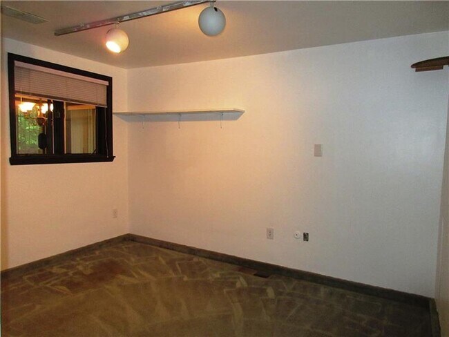 Building Photo - 830 Warrendale Bayne Rd