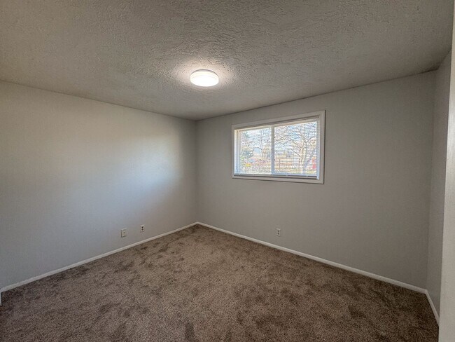 Building Photo - 3 Bedroom 1 Bath in Churchill Neighborhood