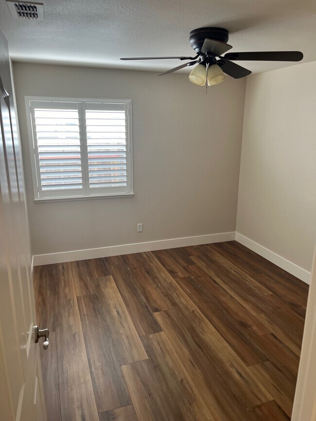 Building Photo - 3367 Chapelle Dr