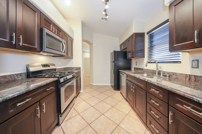 Building Photo - 2921 River Creek Pl